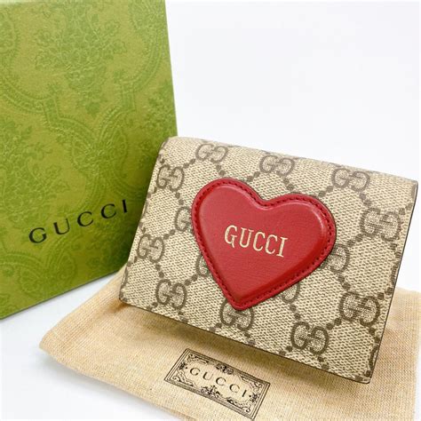 gucci ハート 財布